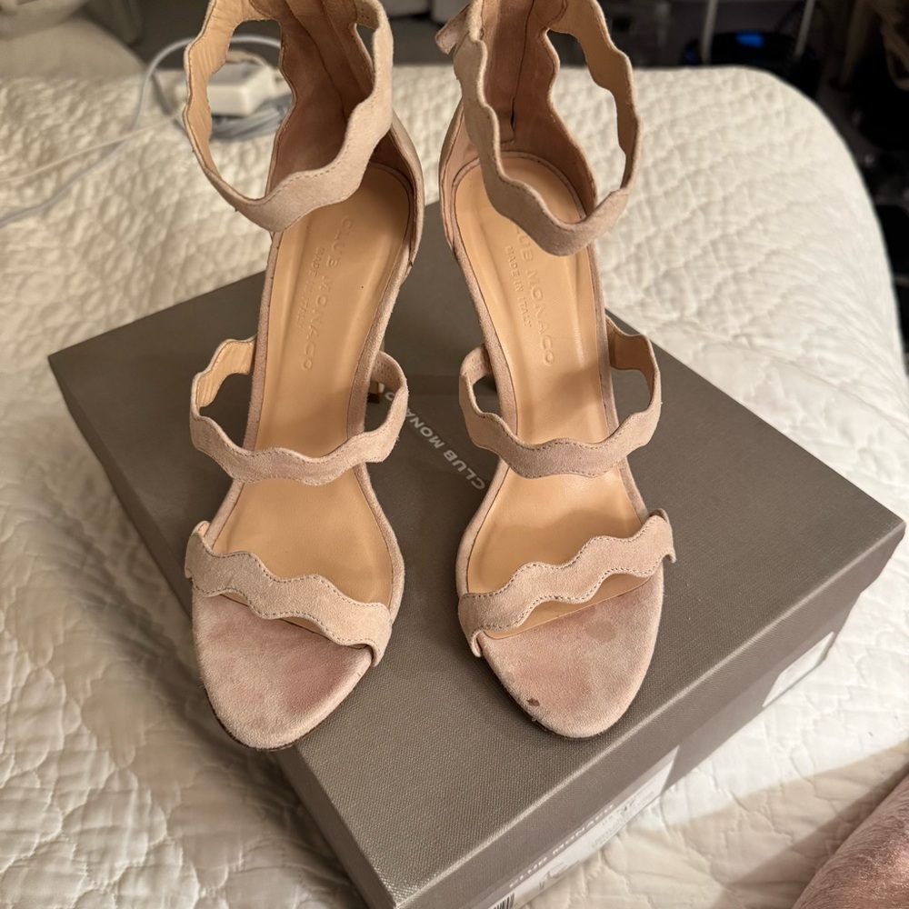 Club Monaco nude suede sandal